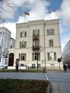 Über uns - hier in dieser Villa arbeiten wir